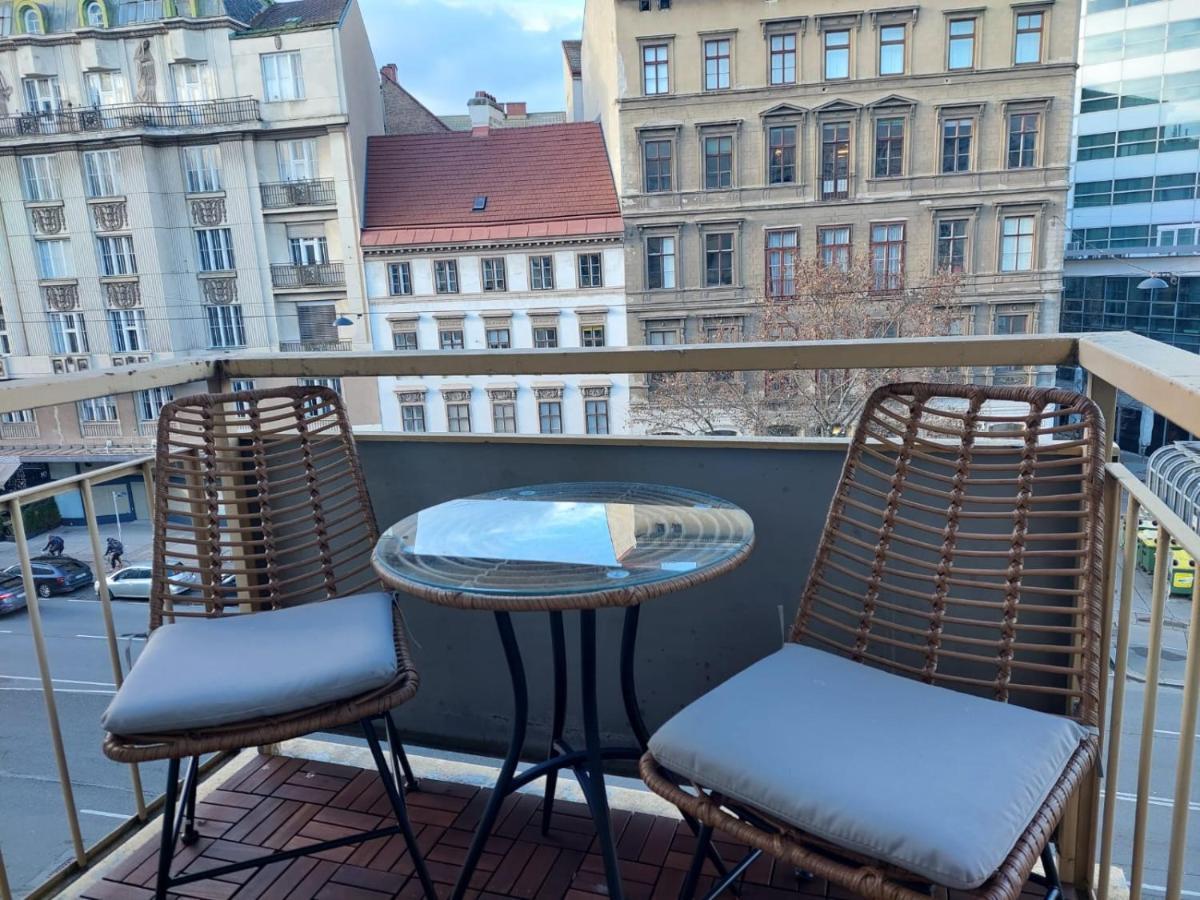 Balcony Apartment, 5 Min Walk To First District Bécs Kültér fotó